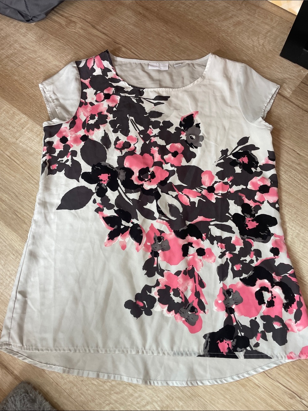 New York & Company  Top with Pink & Black Floral Print Summer blouse